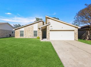 467 Reseda Dr, Webster, TX 77598