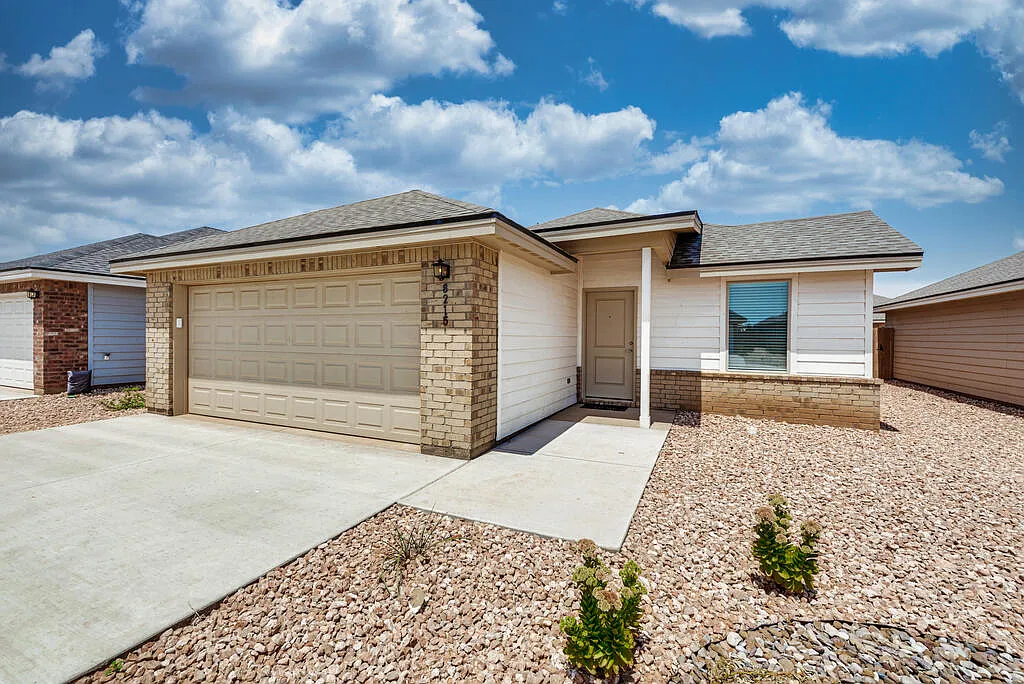 3 bed, 2.0 bath, 1511 sqft, $2,600 — Photo 1