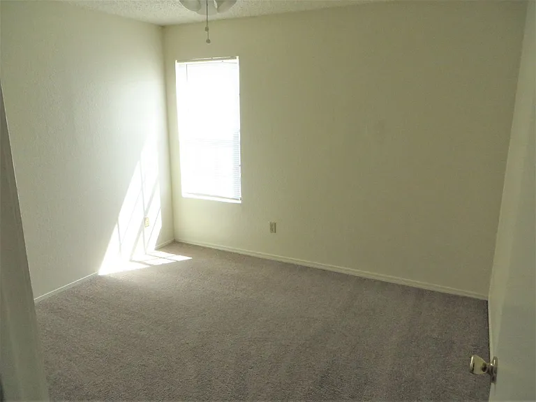 2217 Katy Ln — Photo 12