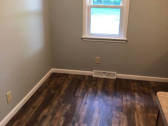 3rd image of 384 Glendola Ave