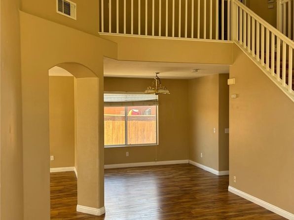 3140 Rowena Dr