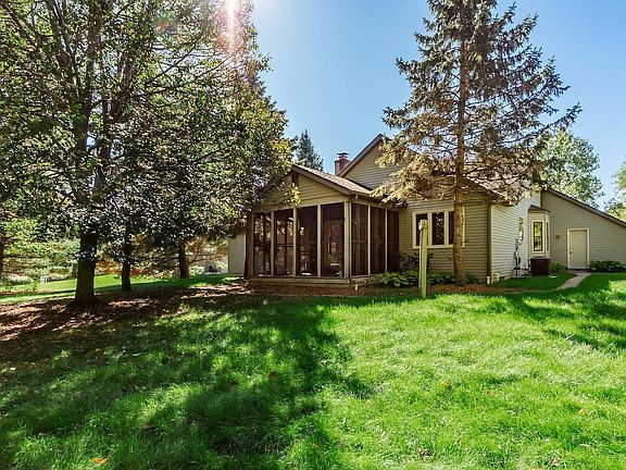 3rd image of 8551 Appleridge Cir