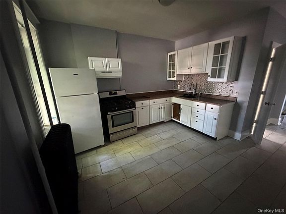 5th image of 46 Benkard Ave Floor 2