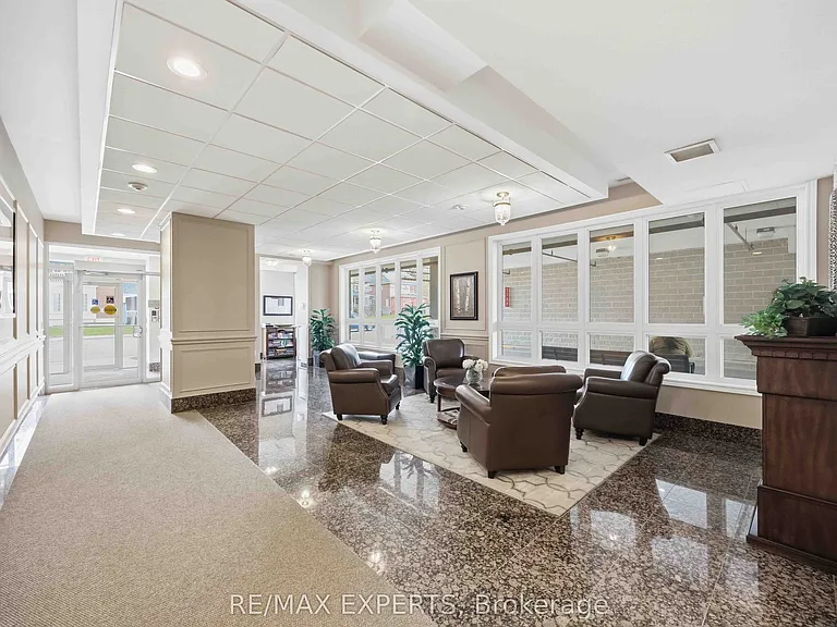 15450 Yonge St S #207 — Photo 3
