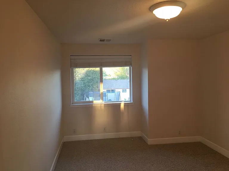 2057 Berwin Ln — Photo 35