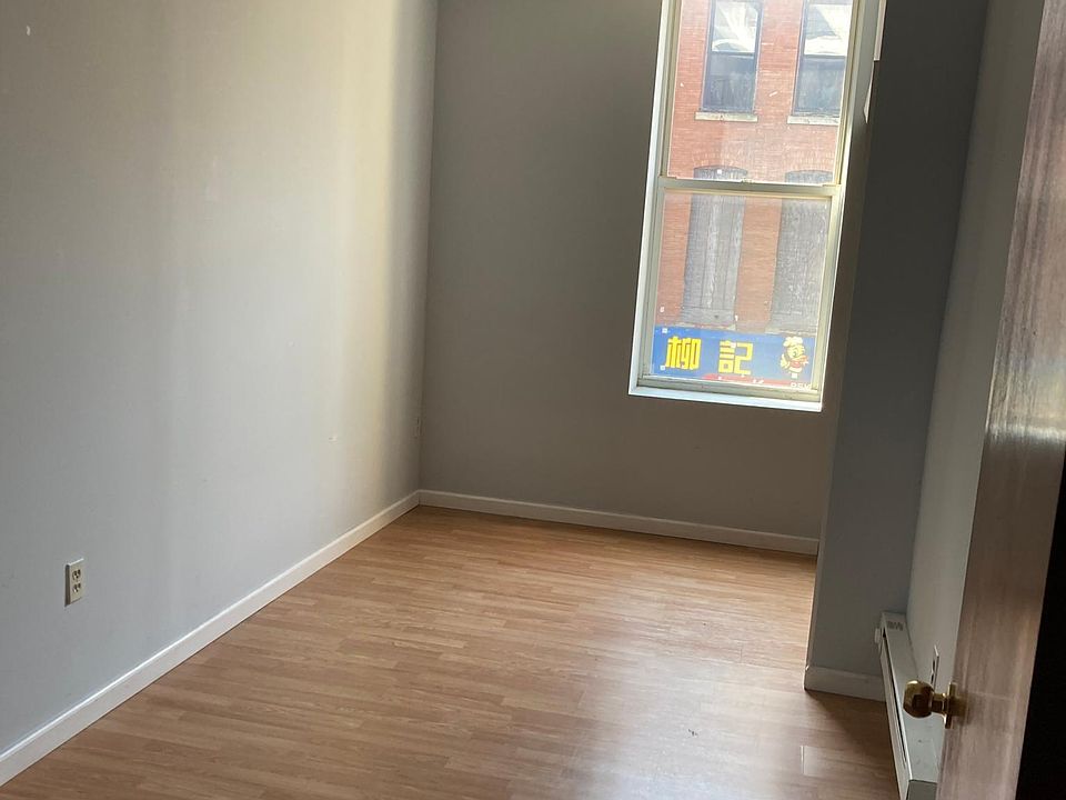 2nd image of 933 Race St #2F