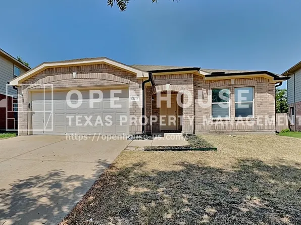13717 Canyon Ranch Rd, Roanoke, TX 76262