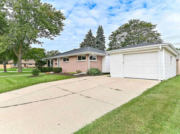 N89W15378 Cleveland Ave, Menomonee Falls, WI 53051
