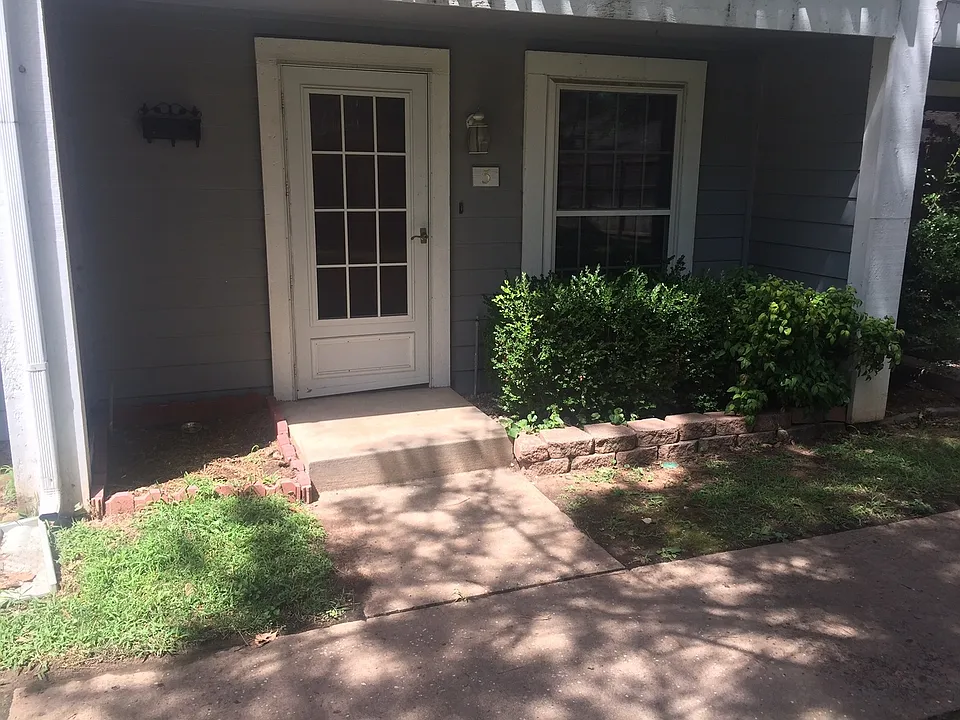 1037 E 57th Pl #5