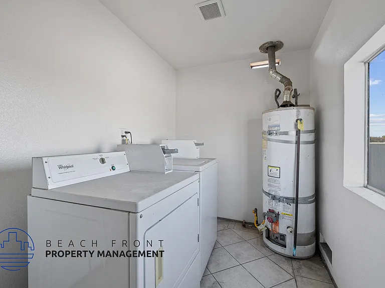 1855 Stanley Ave — Photo 10