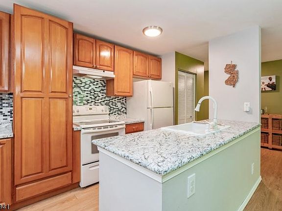 2nd image of 55 Eton Way #55