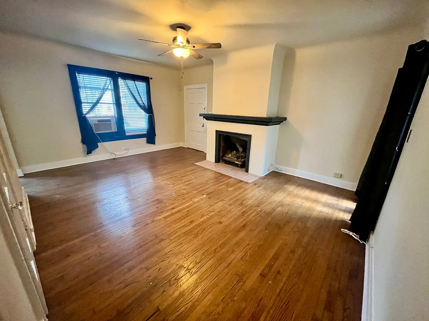 *Move In Specials* Historic 1/1 Located Off The St Mary's Strip And Close To The Pearl! Includes ... — Photo 3