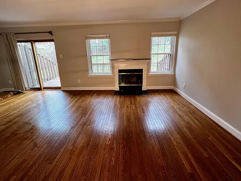 1424 Redwood Ct — Photo 4