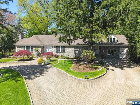 457 Summit St, Norwood, NJ 07648