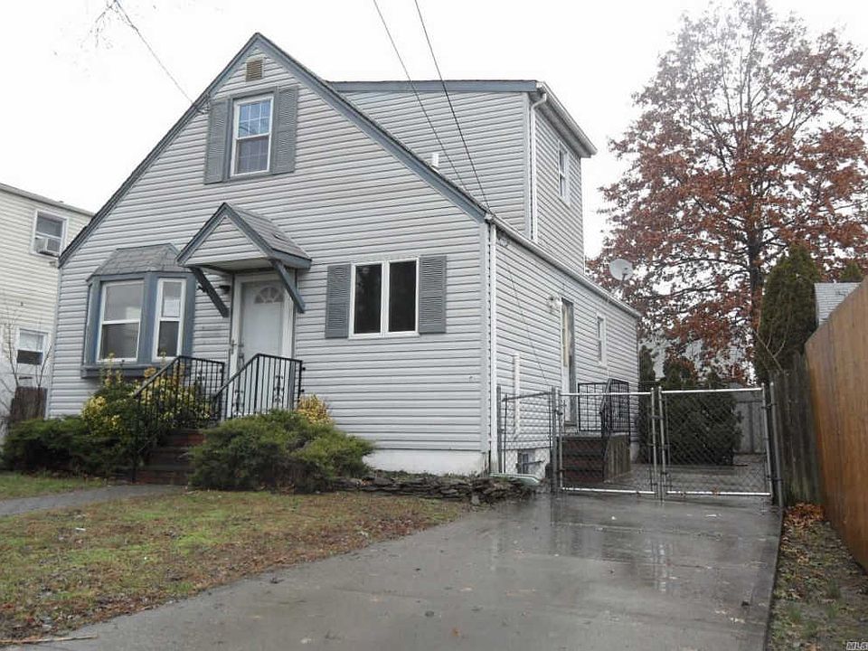 1st image of 220 William St