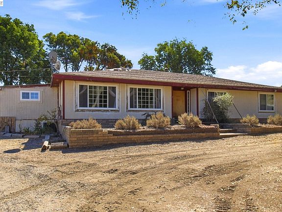 3rd image of 5940 Victoria Ln