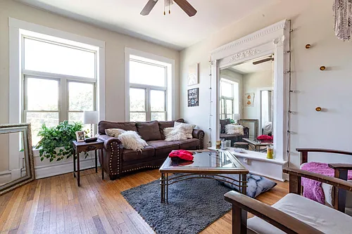 2537 N Sheffield Ave #207 Photo 1