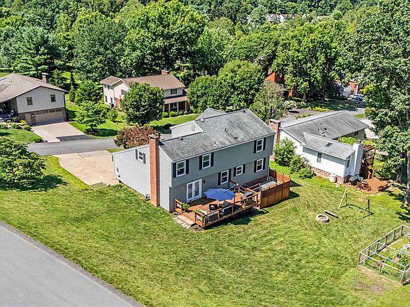 4th image of 17 Greentree Dr
