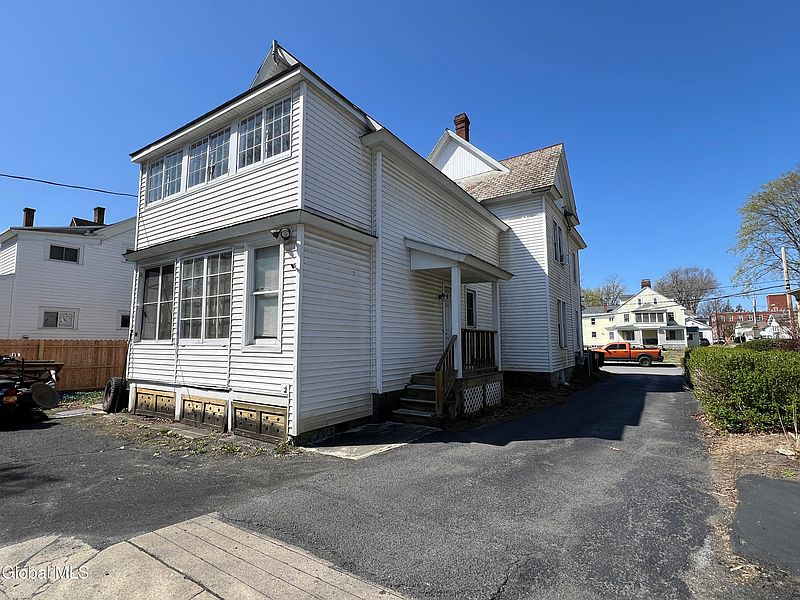 2nd image of 114 Oak Street