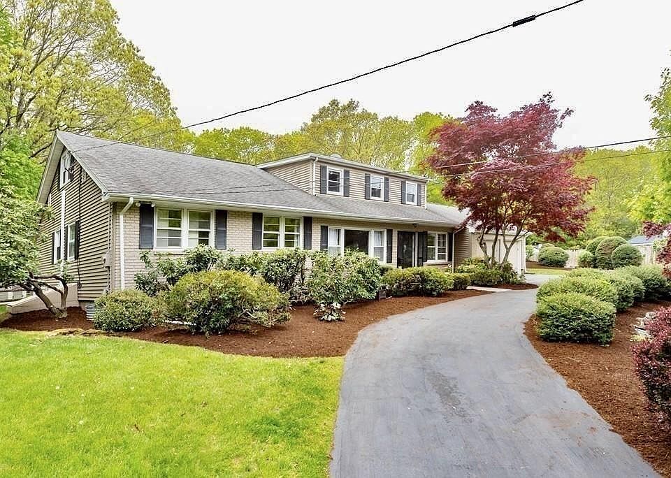 2nd image of 18 W Ridge Dr