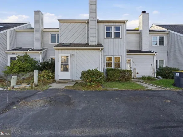 141 Valley Cir, Newark, DE 19711
