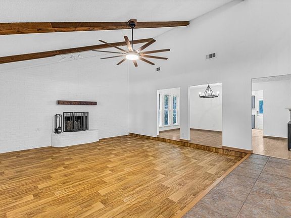 5th image of 704 Matthews Ct