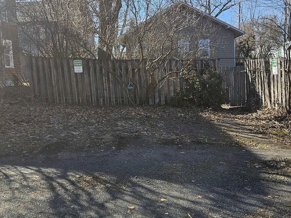 2nd image of 970 NE Monroe St