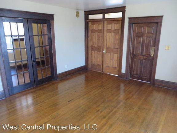 2nd image of 801 W Jefferson Blvd #1