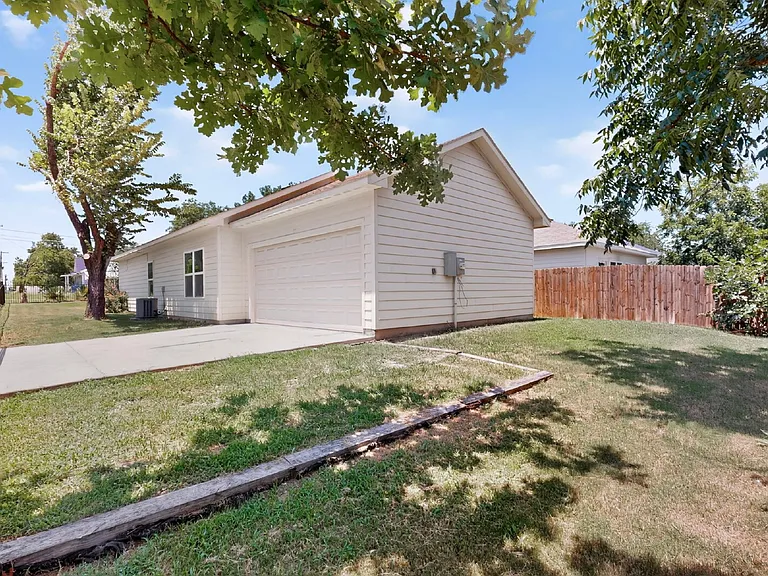 213 S Baugh St — Photo 28
