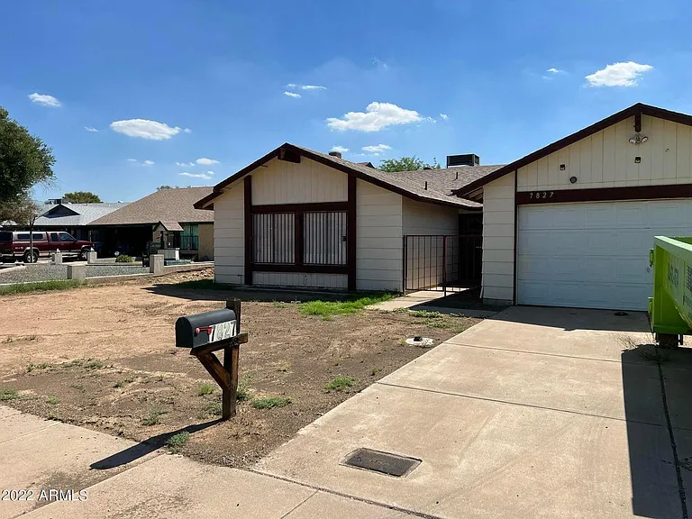 7827 W College Dr — Photo 2