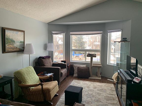 3rd image of 2305 39th Ave NW