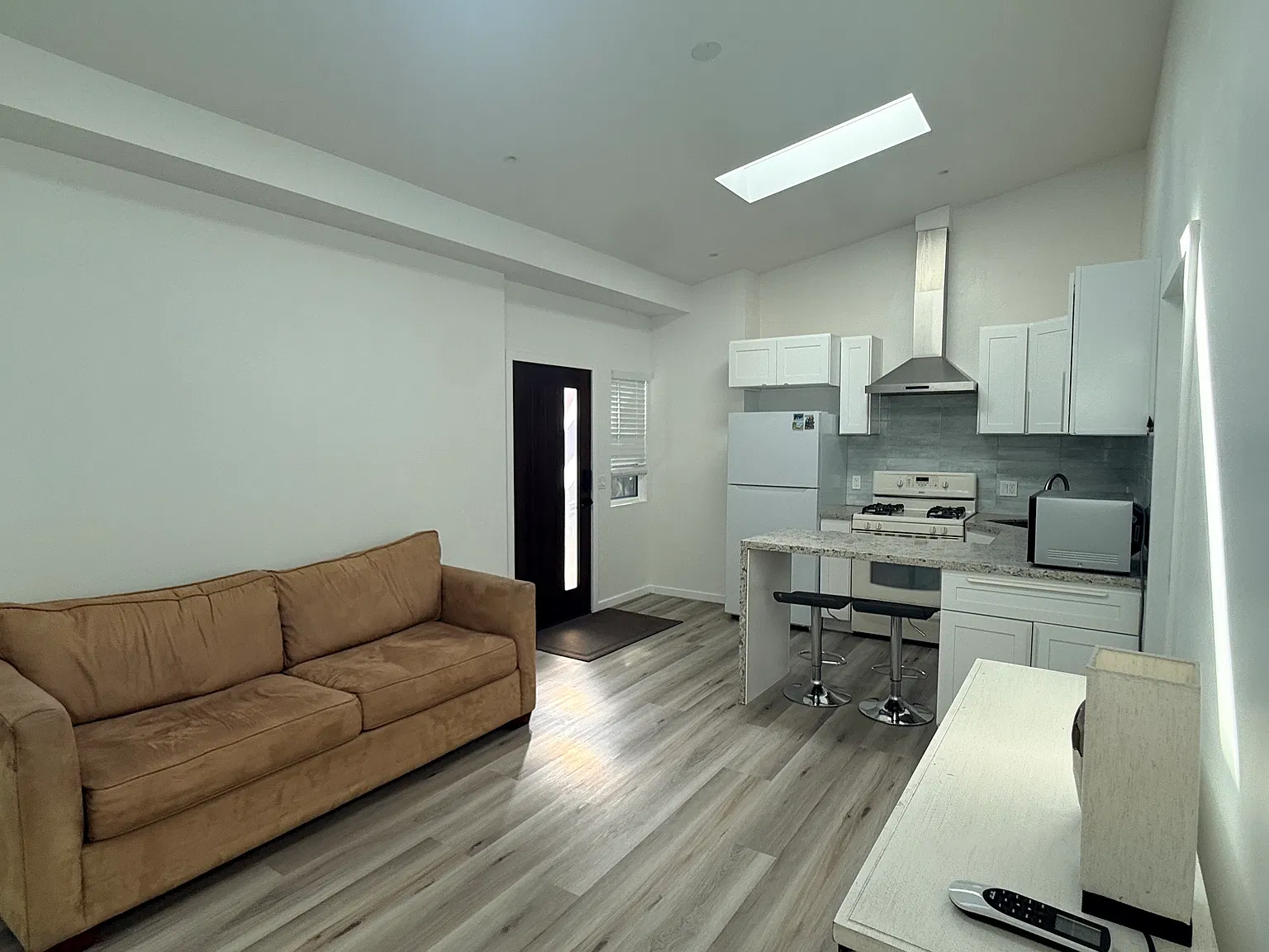 1 bed, 600 sqft, $2,450 — Photo 2