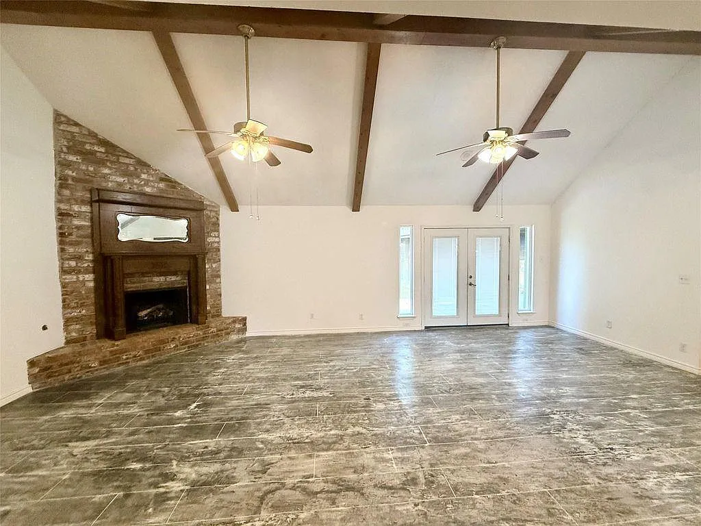 4 bed, 2.5 bath, 2044 sqft, $2,100 — Photo 4
