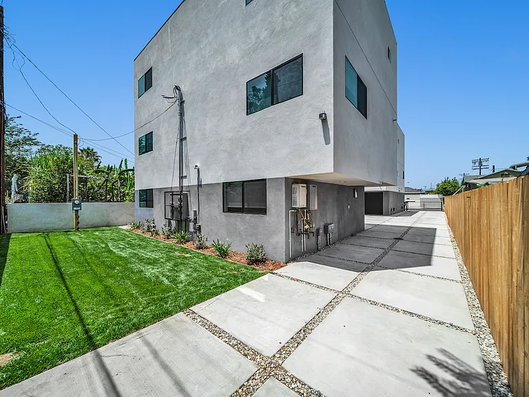 11522 Emelita Property LLC — Photo 7