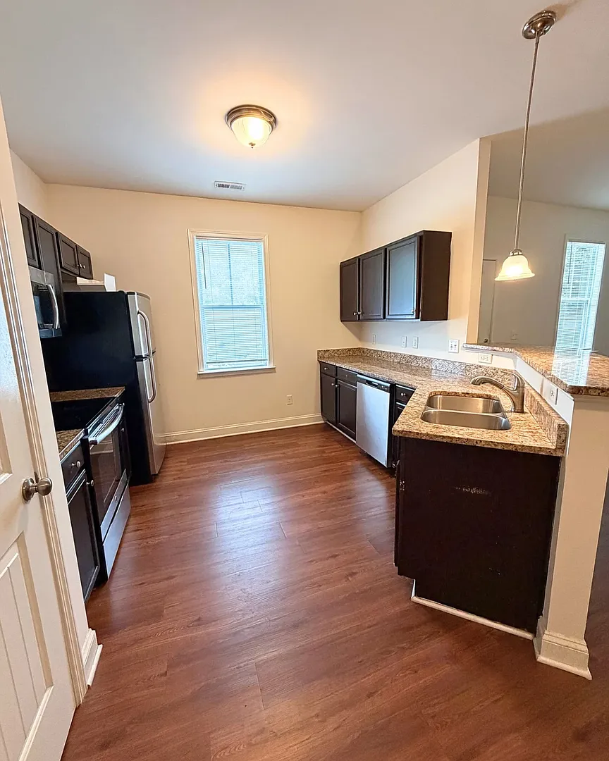 Maple Avenue near UNCW - 4 bed | 4 bath — Photo 4