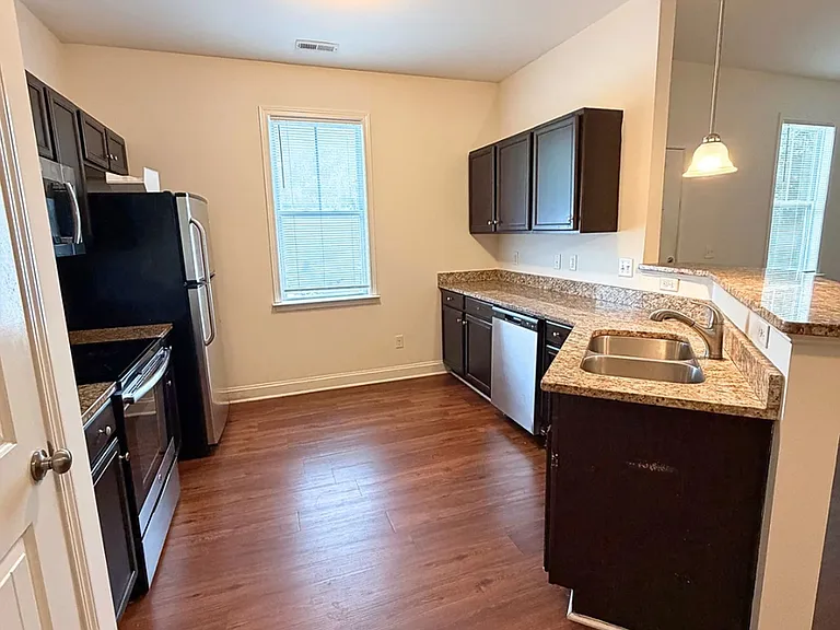 4908 Maple Ave — Photo 4