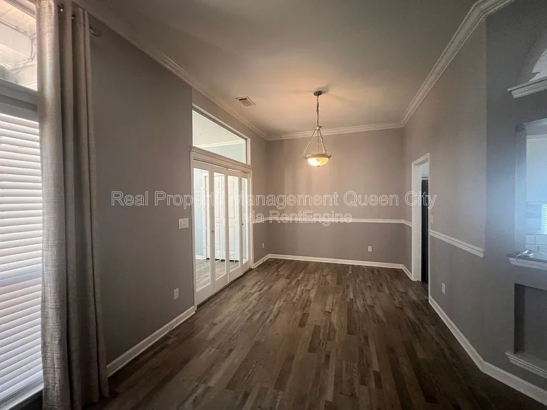 3910 Armitage Dr — Photo 10