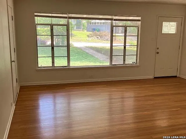 606 Blakeley Dr — Photo 2