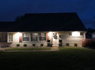 18 Misty Pine Rd, Levittown, PA 19056