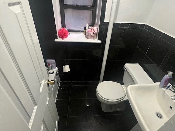 3rd image of 613 E 11th St #1A