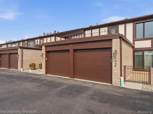 1082 Country Club Dr #84, Saint Clair Shores, MI 48082
