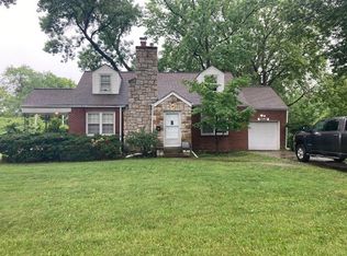 5048 Parish Dr, Roeland Park, KS 66205