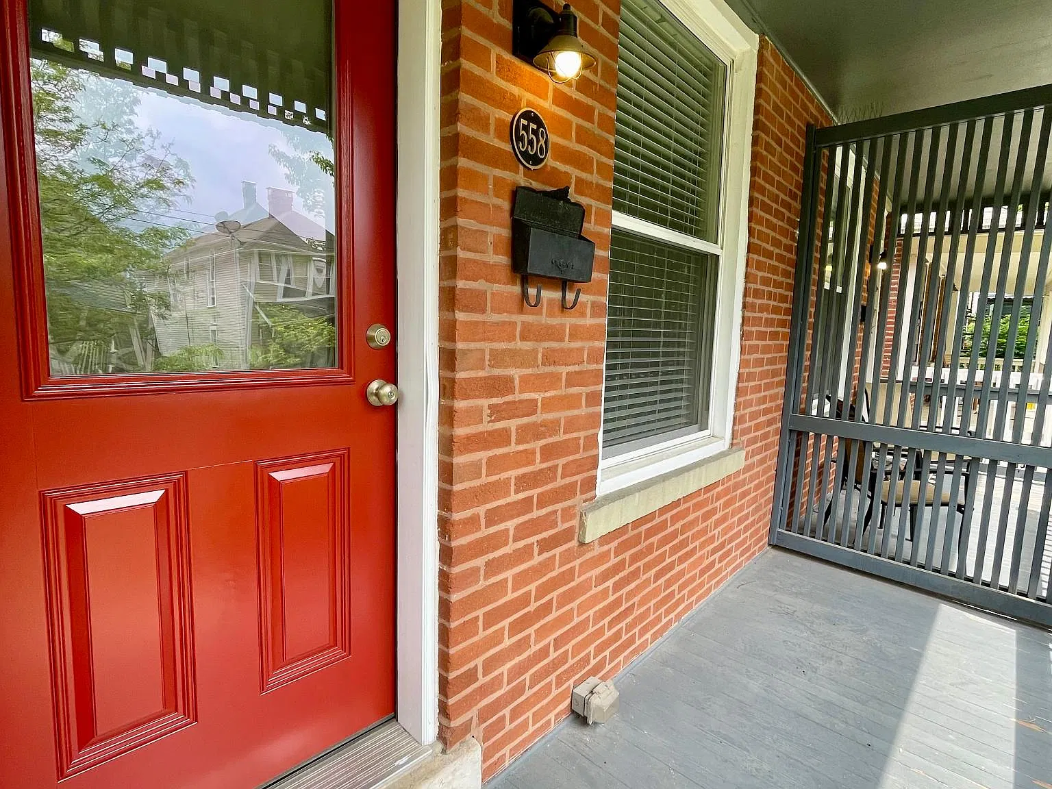 2 bed, 1050 sqft, $1,800 — Photo 1
