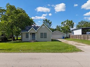 104 Avenue E, Highlands, TX 77562