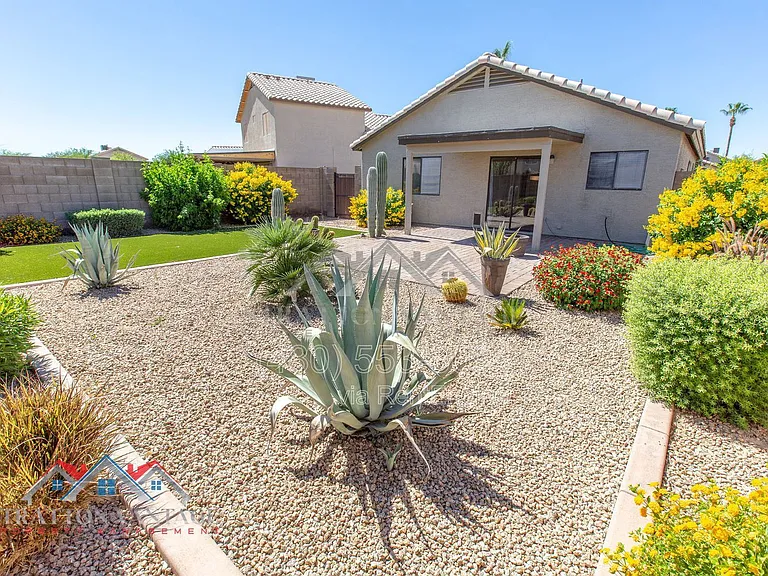 2105 E Donald Dr — Photo 29