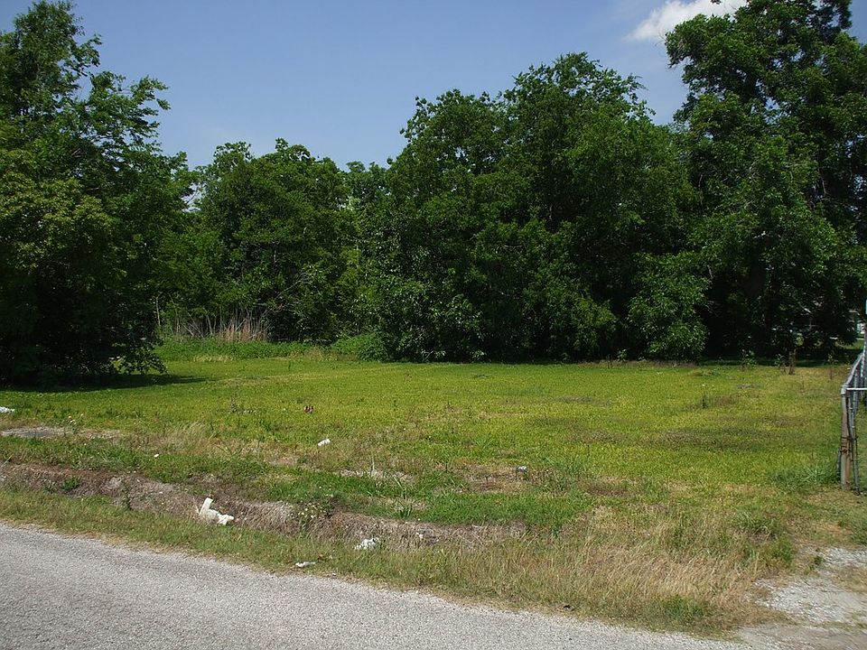 2nd image of 1845 5th St
