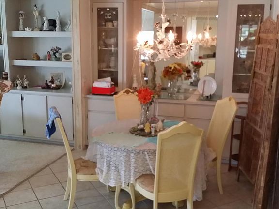 4th image of 903 Oleander Cir