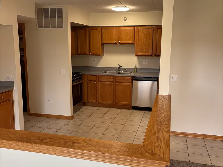 1041 Ashley Ct S #2D — Photo 4