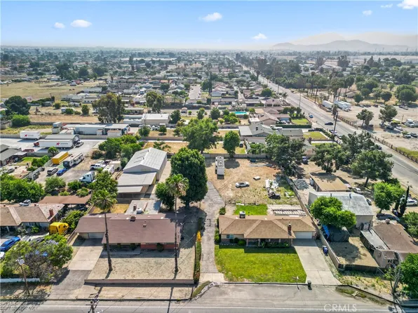 10853 Locust Ave, Bloomington, CA 92316