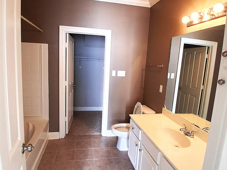 2105 Belle Pointe Aly — Photo 10